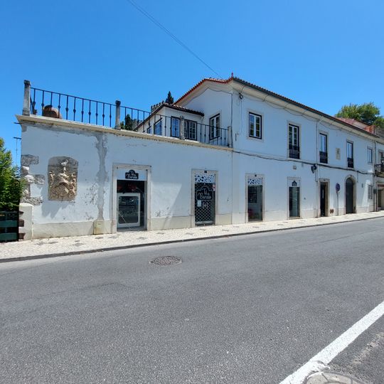 Casa no Largo da Ponte do Ral, n.º 7 a 8B