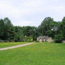 Alwoodley Lodges, Gates And Flanking Walls