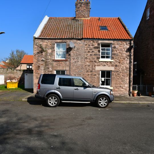 8 And 10, Palace Green