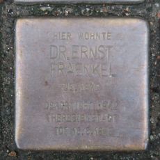 Stolperstein en memoria de Ernst Fraenkel