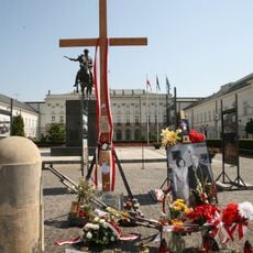 Cross in front of the Presidential Palace in Warsaw