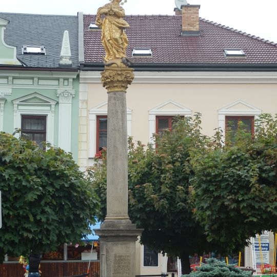 Sloup se sochou Panny Marie Immaculaty