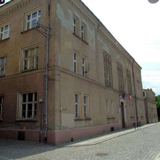 Dom, ob. szkoła podstawowa nr 1