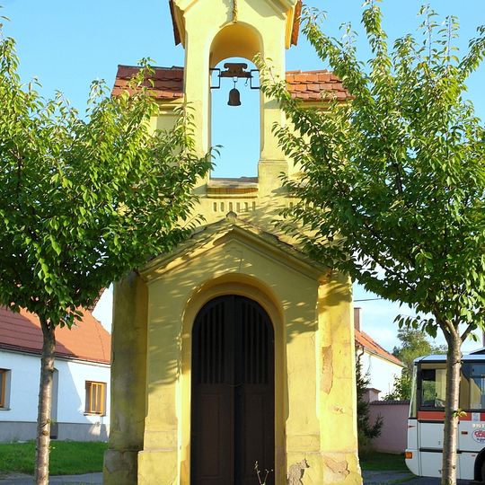 Kaplička se zvonicí v Červeném Újezdu