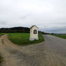 Kaplička severně od Řesanic u rozcestí