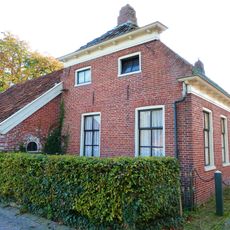 Burg. Brouwersstraat 11 (Garnwerd)