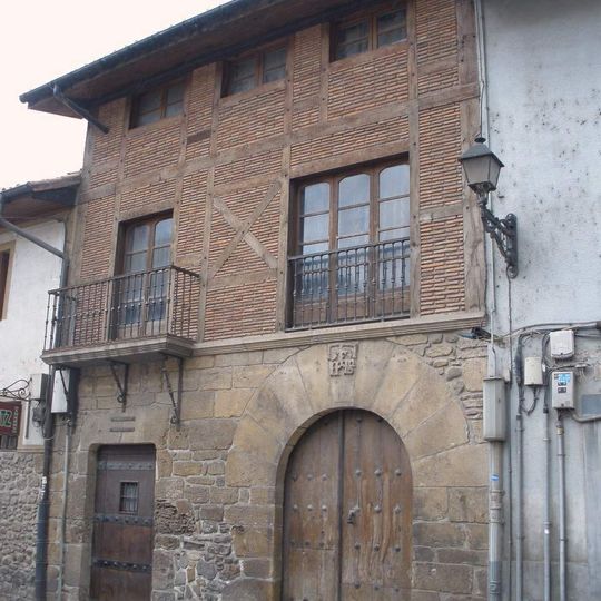 Casa Aranburuzabala 13