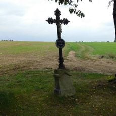 Kříž u silnice východně od Senožat