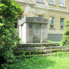 Pomník Josefa II. u bývalé školy v osadě Větrov