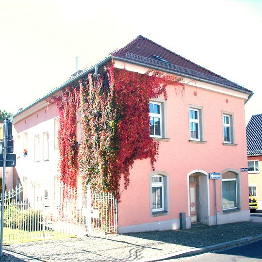 Wohnhaus mit Laden in Ecklage Gartenstraße 2