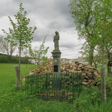 Pomník v Bystřeci u zemědělského areálu