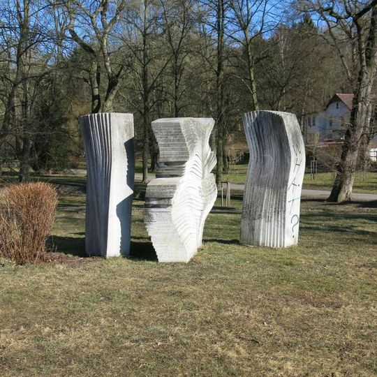 Kamenná plastika v Městském parku v České Lípě