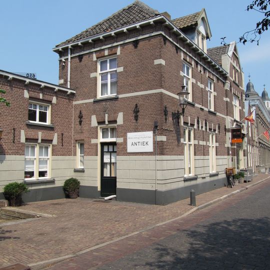 Winkel; woonhuis