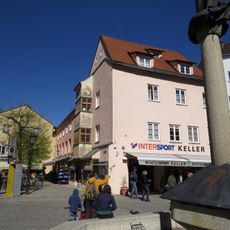 Wohn- und Geschäftshaus