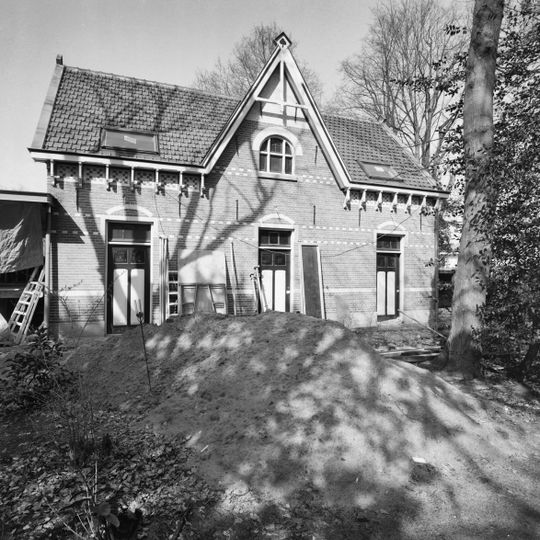 Koetshuis en stal behorende bij Kortonjo