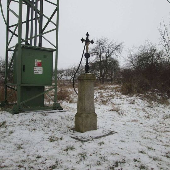 Kříž západně od Ostromeče