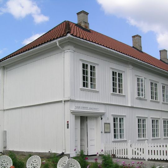 Naufgården