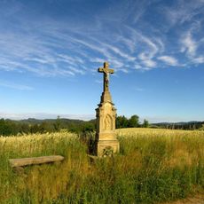 Kříž jižně od Svébohova u polní cesty