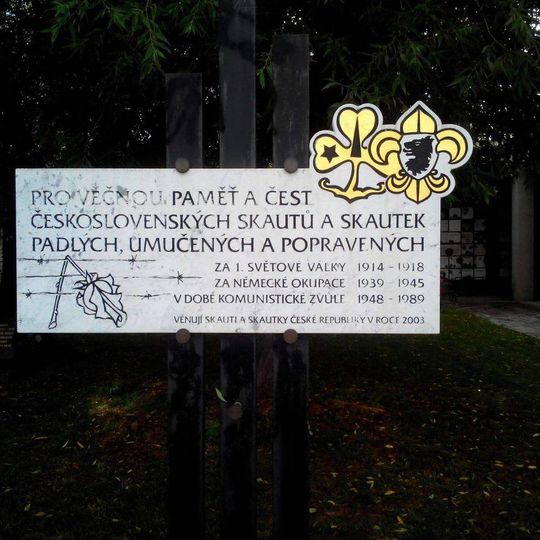 Památník skautů a skautek u Vinohradského hřbitova