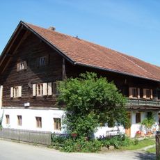Wohnstallhaus eines Dreiseithofs mit Stadel