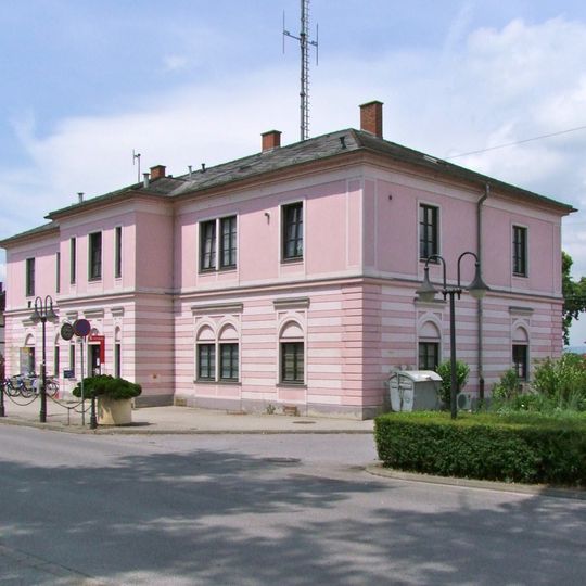 Aufnahmsgebäude