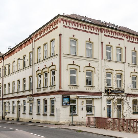 Mietshaus in halboffener Bebauung Straße des Friedens 3; 3a