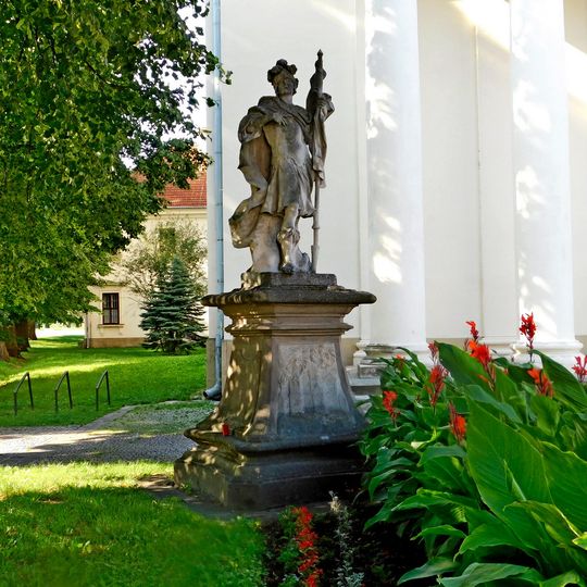 Socha svatého Floriána u kostela ve Slavkově u Brna