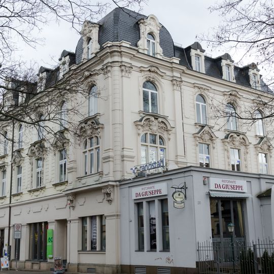 Villa mit Einfriedung, später Wohnhaus mit Gaststätte Dr.-Friedrichs-Ring 20