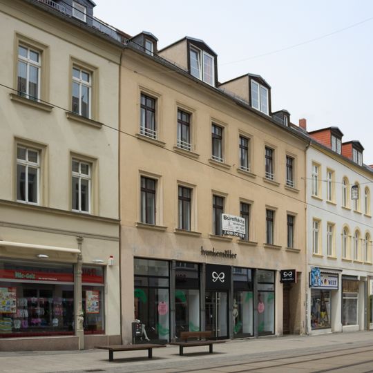Wohn- und Geschäftshaus in geschlossener Bebauung, mit Resten originaler Ladenfront Berliner Straße 55