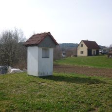 Kaplička v Deštné