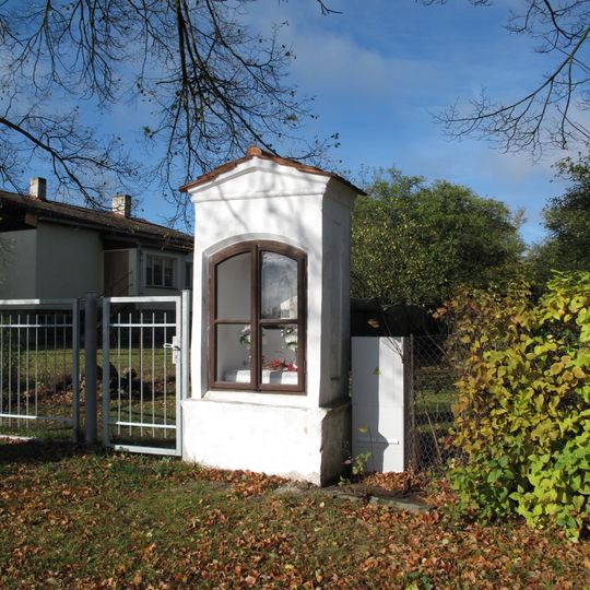 Kaplička jižně od Dobrotic