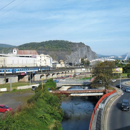 Potrubní lávka přes Bílinu před Bělským mostem