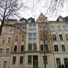 Mietshaus in geschlossener Bebauung mit Vorgarten Eulitzstraße 25