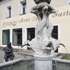 Brunnenfigur des sogenannten Delphinbrunnens