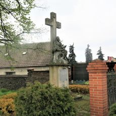 Kříž se sousoším Piety