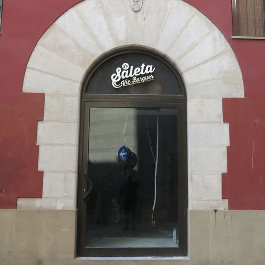 Restes arquitectòniques al carrer Corretgers, 5