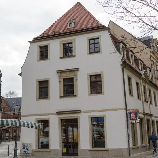 Wohnhaus in Ecklage mit Läden in geschlossener Bebauung Innere Plauensche Straße 1