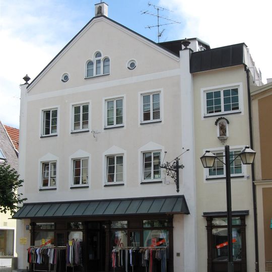 Wohn- und Geschäftshaus