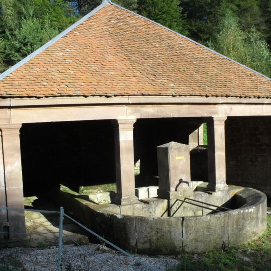 Fontaine-lavoir de Lomont