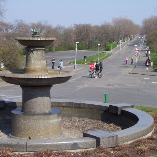 Kašna u Národního památníků na Vítkově v Praze