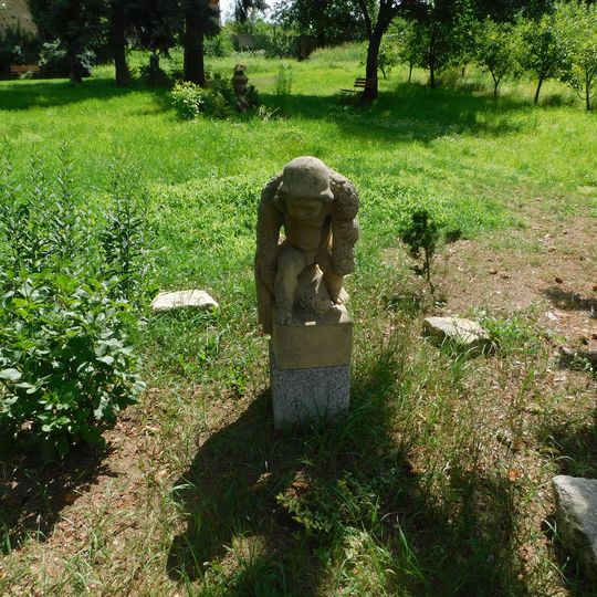 Putto v zahradě tvrze v Tuchorazi