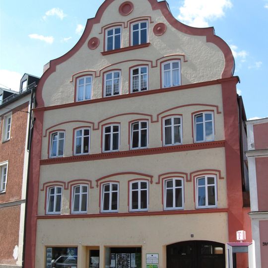 Wohn- und Geschäftshaus