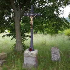 Kříž u silnice mezi Točníkem a Bzovou