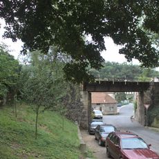 Most trati 121 přes silnici III/00723 v Zákolanech