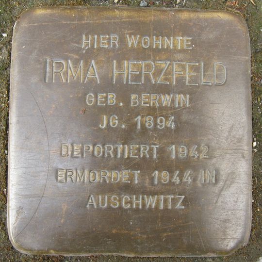 Stolperstein en memoria de Irma Herzfeld