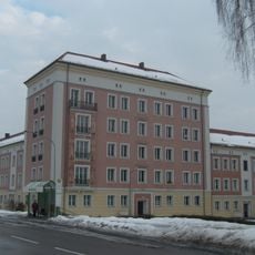 Friedenseck 1, 3, 5, Friedensstraße 9–23