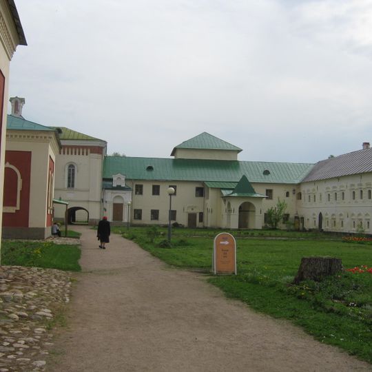 Больничные кельи с церковью Двенадцати Апостолов