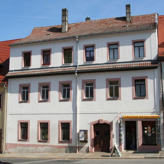 Wohnhaus in geschlossener Bebauung