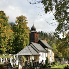 Friedhofskirche hl. Veit mit Friedhofsmauer