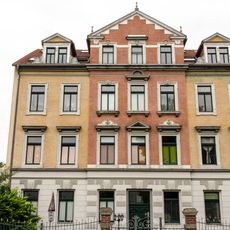 Mietshaus in halboffener Bebauung Straße des Friedens 5